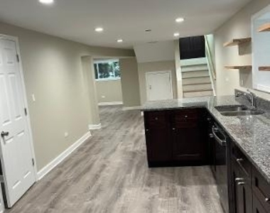 6630 N Washtenaw Avenue - Photo Thumbnail 5