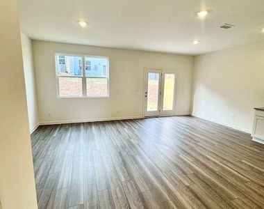 502 Robson Drive - Photo Thumbnail 1