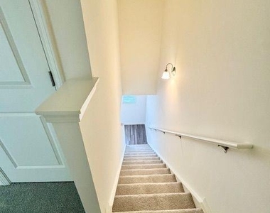 502 Robson Drive - Photo Thumbnail 3