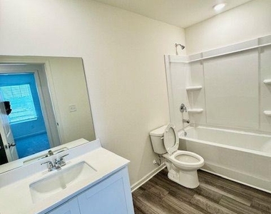 502 Robson Drive - Photo Thumbnail 7