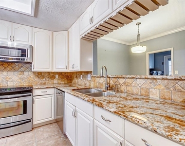 10716 Briar Forest Drive - Photo Thumbnail 6