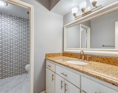 10716 Briar Forest Drive - Photo Thumbnail 11