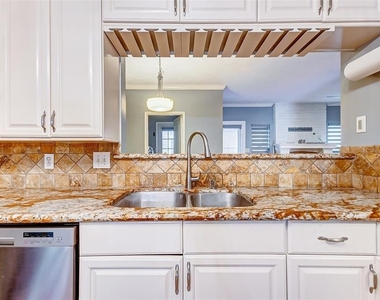 10716 Briar Forest Drive - Photo Thumbnail 7