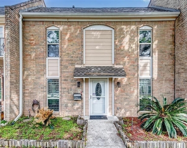 10716 Briar Forest Drive - Photo Thumbnail 2