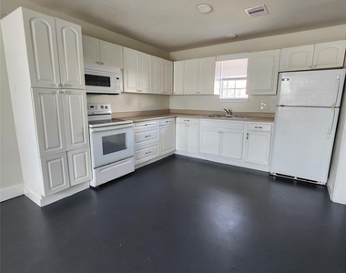 4710 Pelican Street - Photo Thumbnail 5