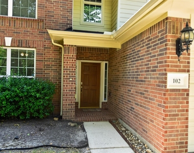 102 N Queenscliff Circle - Photo Thumbnail 2