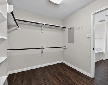 102 N Queenscliff Circle - Photo Thumbnail 19