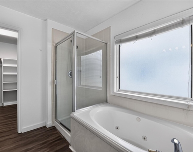 102 N Queenscliff Circle - Photo Thumbnail 31