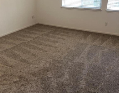 102 N Queenscliff Circle - Photo Thumbnail 7