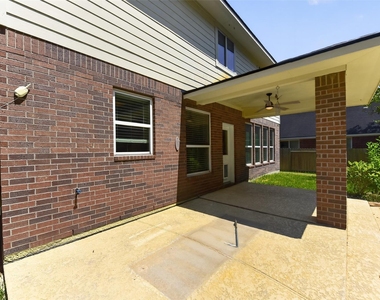 102 N Queenscliff Circle - Photo Thumbnail 5