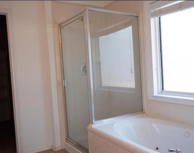 102 N Queenscliff Circle - Photo Thumbnail 8