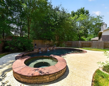 102 N Queenscliff Circle - Photo Thumbnail 4