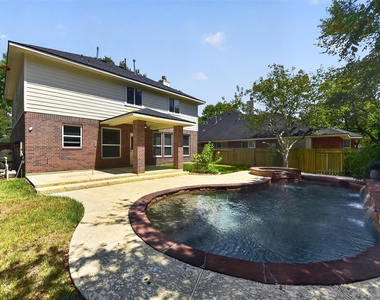 102 N Queenscliff Circle - Photo Thumbnail 3