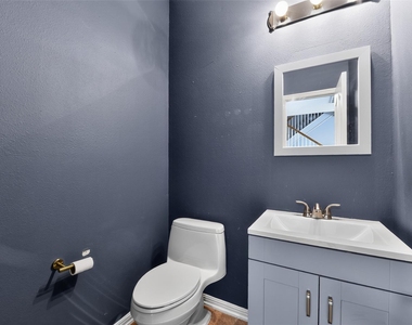 102 N Queenscliff Circle - Photo Thumbnail 24