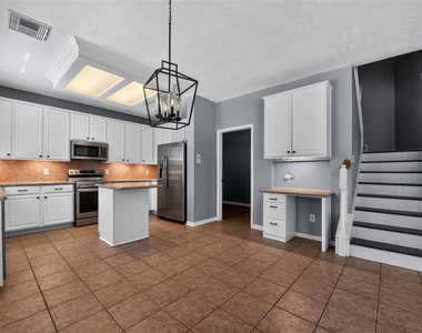 102 N Queenscliff Circle - Photo Thumbnail 11