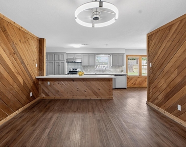 2027 Ottawa Lane - Photo Thumbnail 9