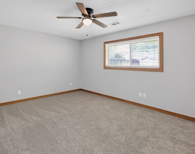 2027 Ottawa Lane - Photo Thumbnail 19