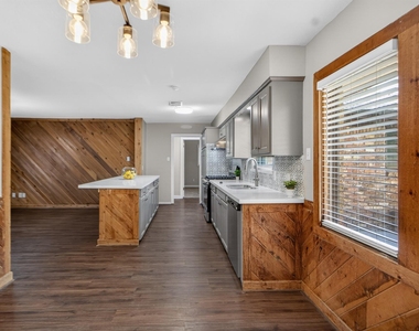 2027 Ottawa Lane - Photo Thumbnail 8