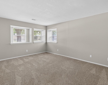 2027 Ottawa Lane - Photo Thumbnail 12