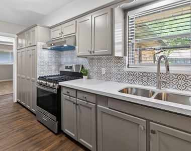 2027 Ottawa Lane - Photo Thumbnail 2