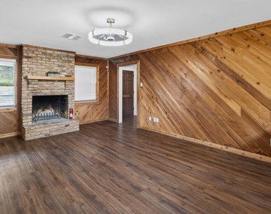 2027 Ottawa Lane - Photo Thumbnail 10