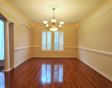 5606 Grandwood Lane - Photo Thumbnail 4