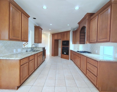 5606 Grandwood Lane - Photo Thumbnail 11