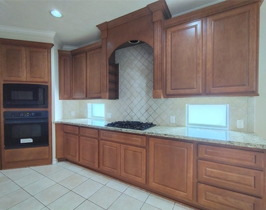 5606 Grandwood Lane - Photo Thumbnail 13