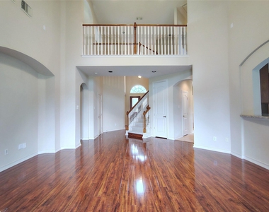 5606 Grandwood Lane - Photo Thumbnail 9