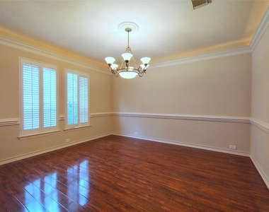 5606 Grandwood Lane - Photo Thumbnail 3