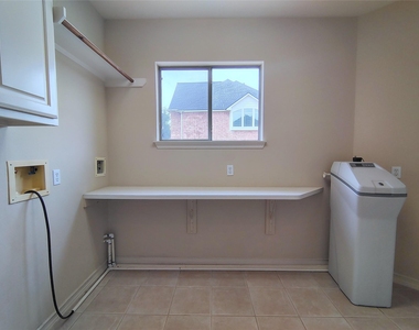 5606 Grandwood Lane - Photo Thumbnail 19