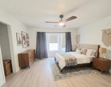 11911 Dandelion Lane - Photo Thumbnail 14