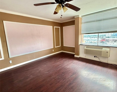 7520 Hornwood Drive - Photo Thumbnail 9