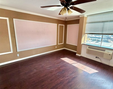 7520 Hornwood Drive - Photo Thumbnail 15