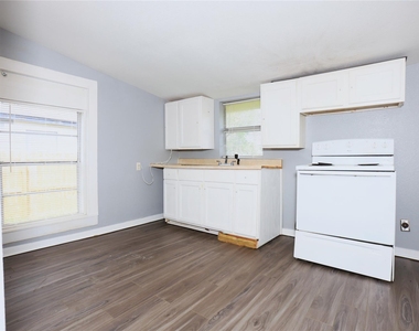107 Prewitt Lane - Photo Thumbnail 3