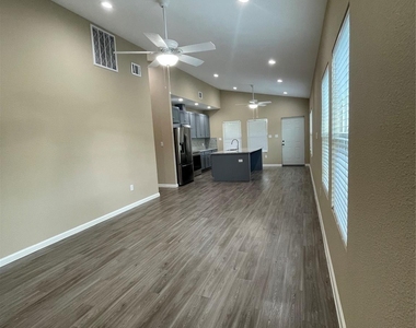 2210 Arapahoe Drive - Photo Thumbnail 14