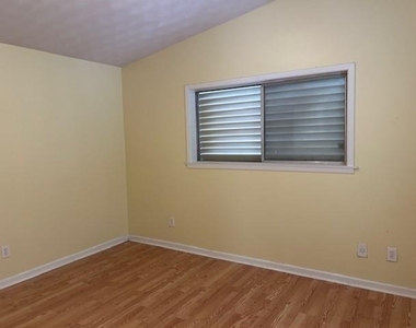 325 Mackeral Street - Photo Thumbnail 18