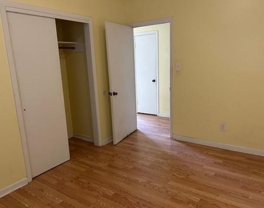 325 Mackeral Street - Photo Thumbnail 5