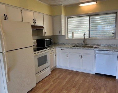325 Mackeral Street - Photo Thumbnail 7