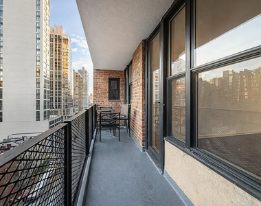 East 35th Street - Photo Thumbnail 1