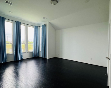 8403 Terrace Valley Circle - Photo Thumbnail 16