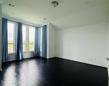 8403 Terrace Valley Circle - Photo Thumbnail 17