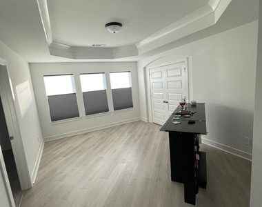 15623 Roscobie Park Drive - Photo Thumbnail 10