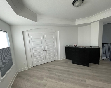 15623 Roscobie Park Drive - Photo Thumbnail 11