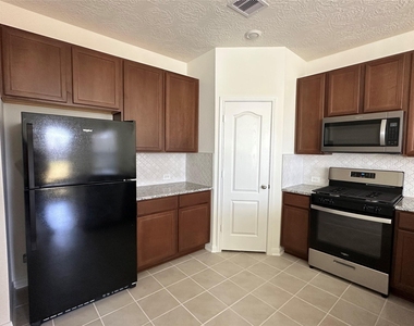 9423 Castillo Court - Photo Thumbnail 7
