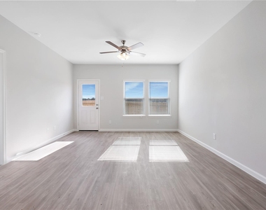 16632 Aurora Street - Photo Thumbnail 11