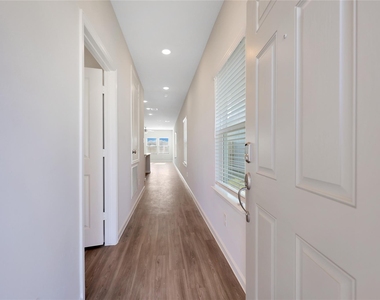16632 Aurora Street - Photo Thumbnail 3