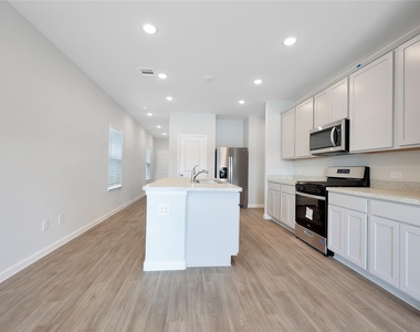 16632 Aurora Street - Photo Thumbnail 9