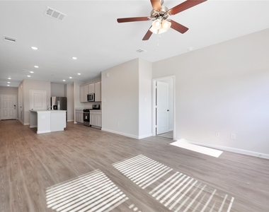 16632 Aurora Street - Photo Thumbnail 4
