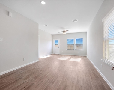 16632 Aurora Street - Photo Thumbnail 10